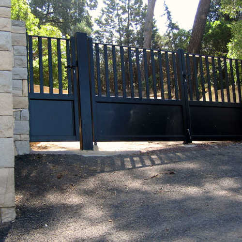 portail semi-ajouré aluminium noir